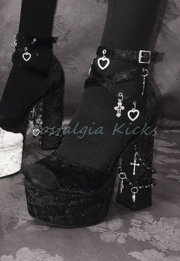 Sandal Strappy Heeled - Готические черные бархатные босоножки на высоком